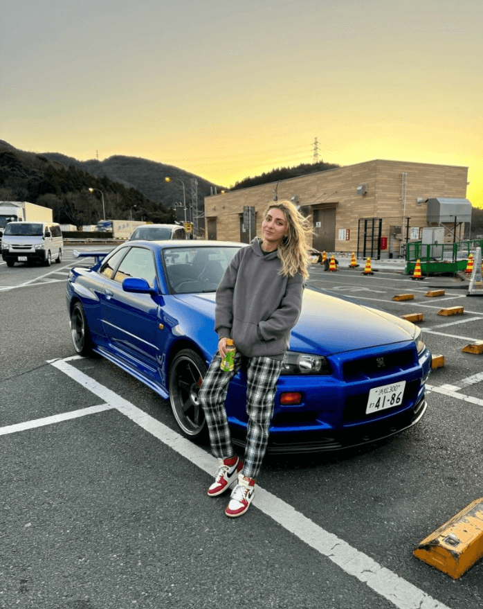 emelia hartford height