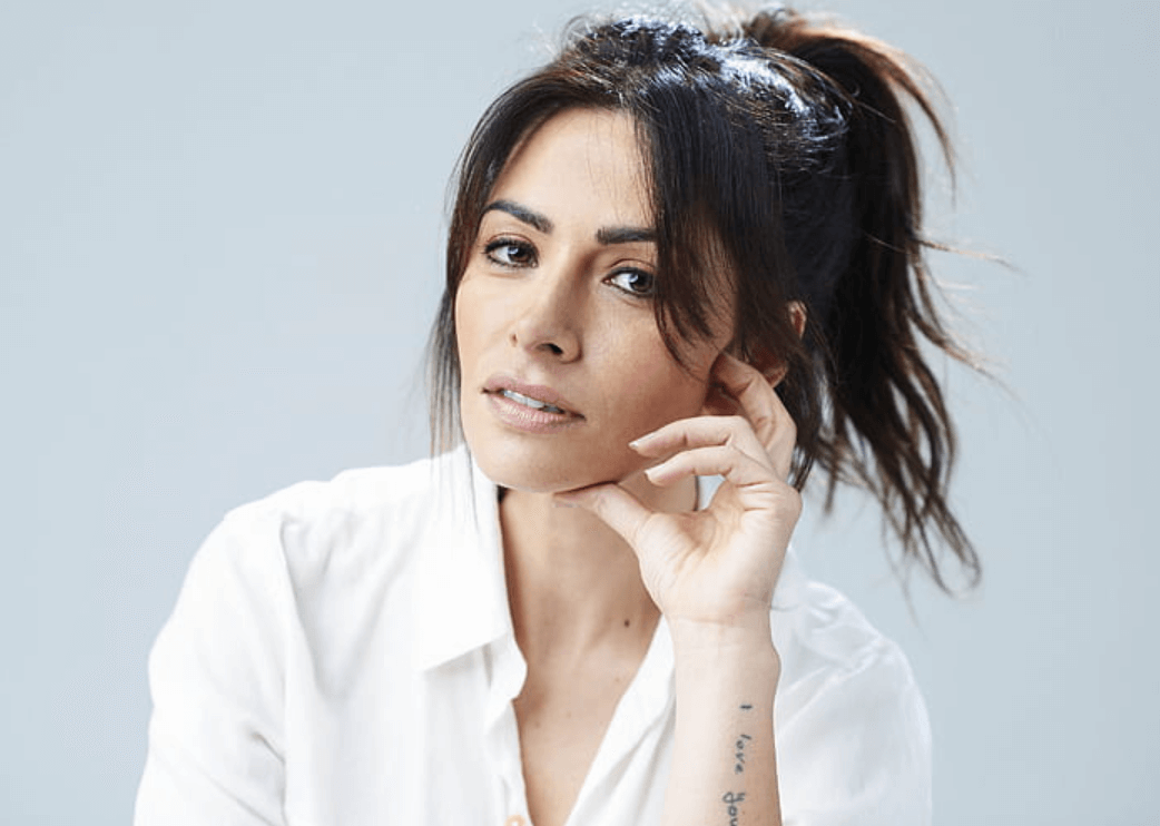 Wallpaper:1pdodepair8= Sarah Shahi